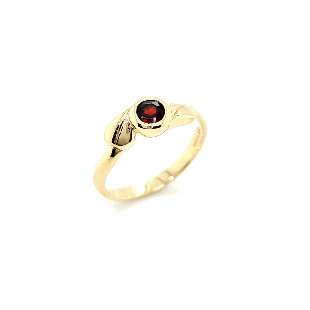 9ct Yellow Gold Ivy Twist Red Garnet Solitaire Ring